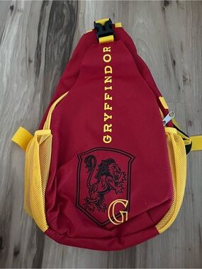 Universal Studios Harry Potter Gryffindor Crest Red Sling Bag NWT